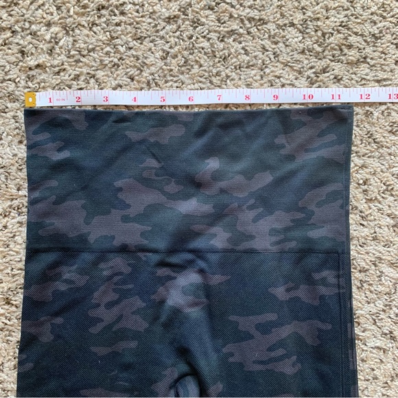 Spanx Look at Me Now Seamless Leggings in Heather Camo size small - Picture 7 of 10
